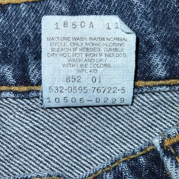 Vintage Levi’s 505 Jeans - Picture 4 of 12